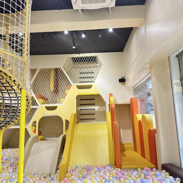 Beehive Premium Kids Cafe