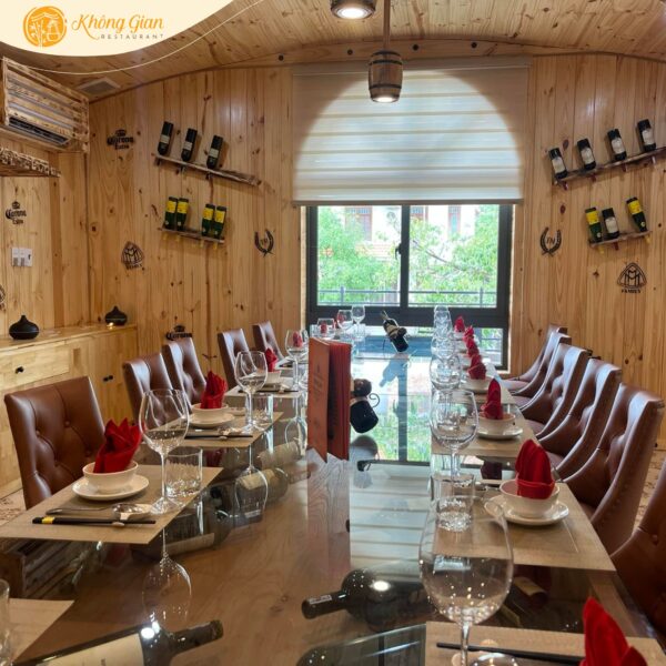 Nhà Hàng Không Gian