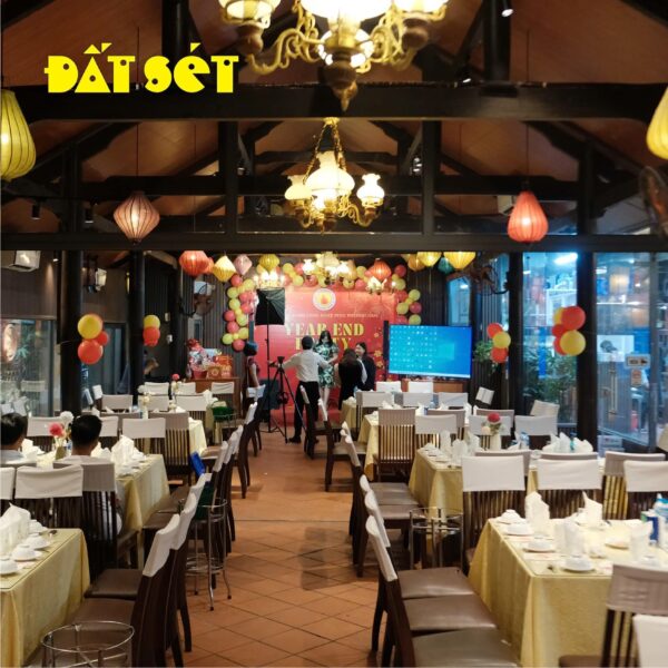 Nhà Hàng Đất Sét