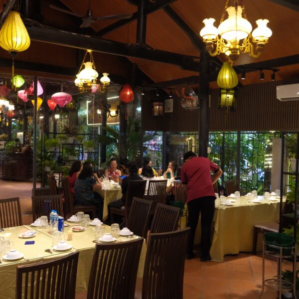 Nhà Hàng Đất Sét