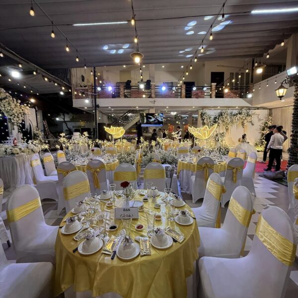 Nhà Hàng Hương Huyền