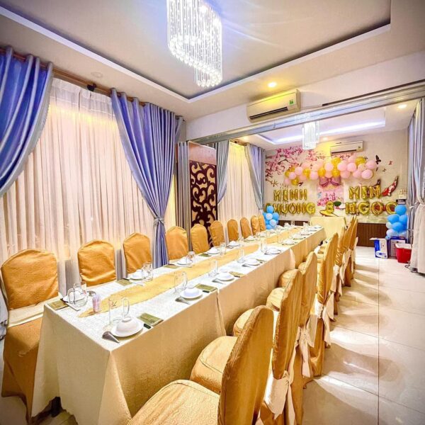 Nhà Hàng Hương Huyền