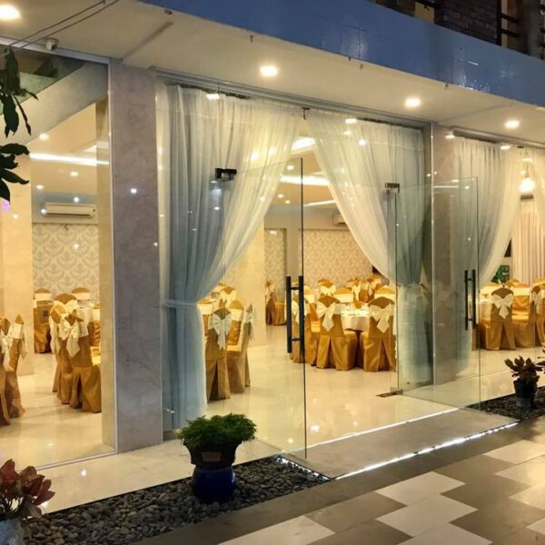 Nhà Hàng Hương Huyền