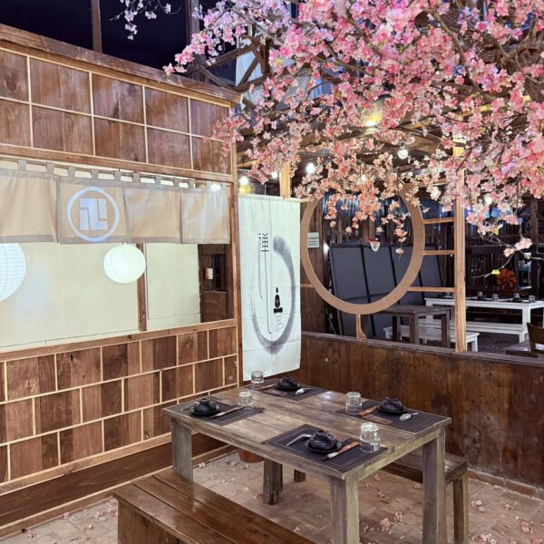 Tiệm Ăn Nhà Khói