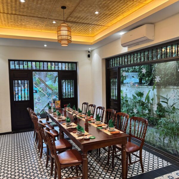 Nhà Hàng Mùa Nước Nổi