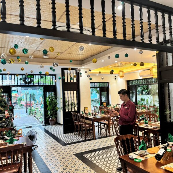 Nhà Hàng Mùa Nước Nổi