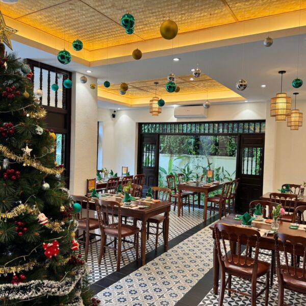 Nhà Hàng Mùa Nước Nổi