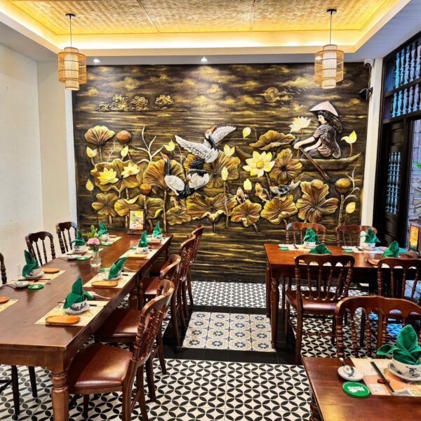 Nhà Hàng Mùa Nước Nổi