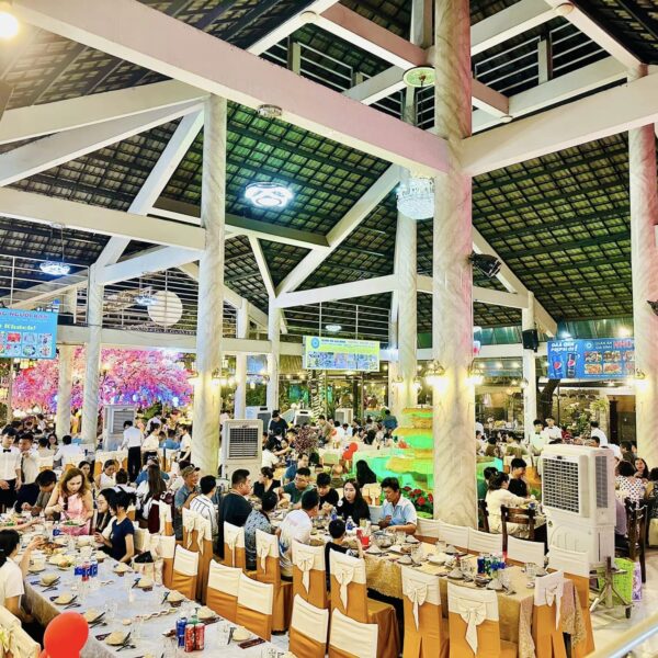 Nhà Hàng Những Người Bạn