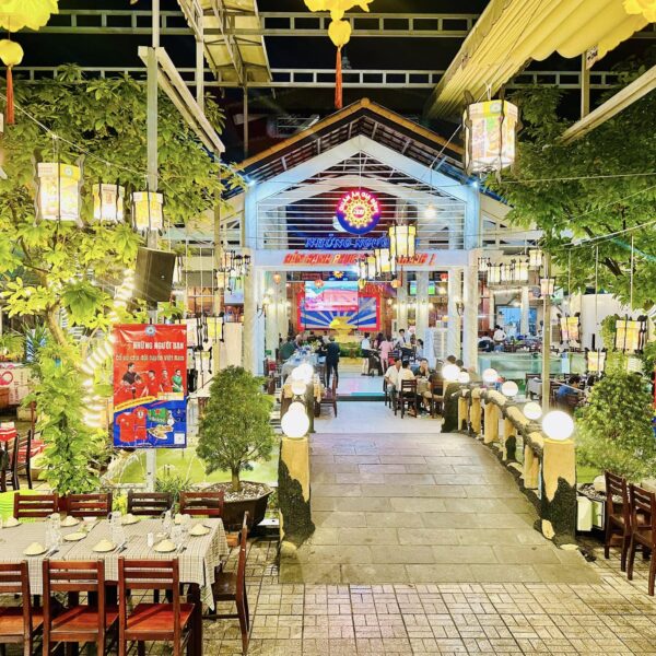 Nhà Hàng Những Người Bạn