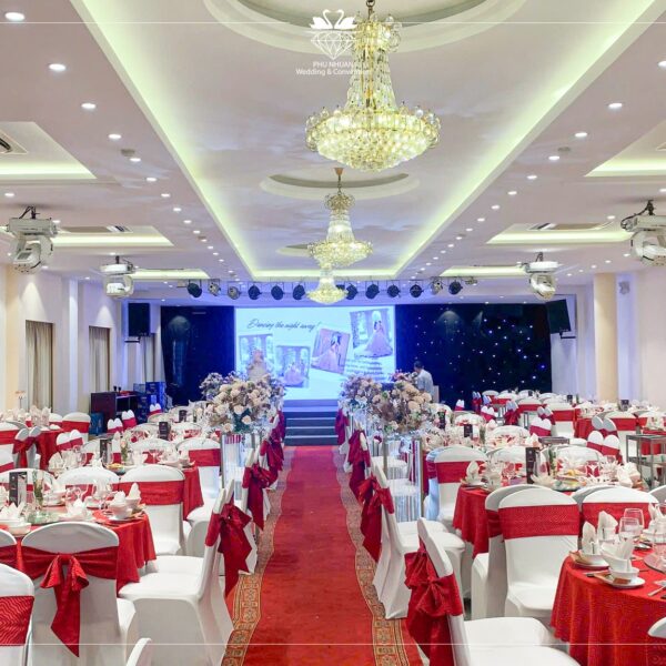 - Đặt bàn tiệc công ty TP.HCM nhanh gọn, đơn giản qua Vispace. Liên hệ ngay - Nhận báo giá miễn phí & ưu đãi độc quyền!