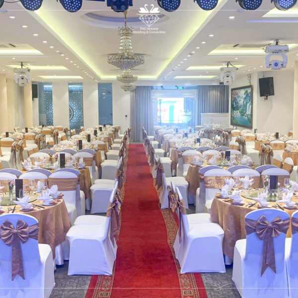 - Đặt bàn tiệc công ty TP.HCM nhanh gọn, đơn giản qua Vispace. Liên hệ ngay - Nhận báo giá miễn phí & ưu đãi độc quyền!