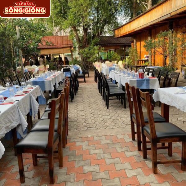 Nhà Hàng Sông Giồng