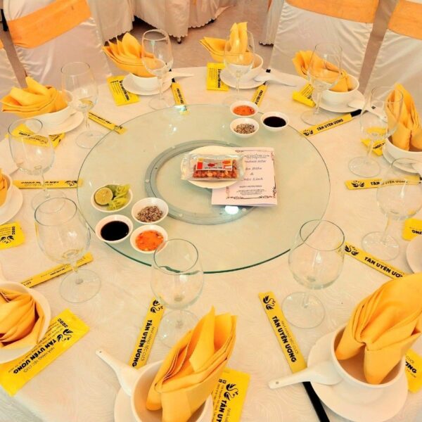 Nhà hàng Tân Uyên Ương